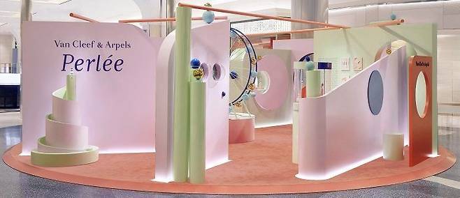 [신세계백화점 센텀시티 1층 광장에 오픈한 뻬를리 팝업]