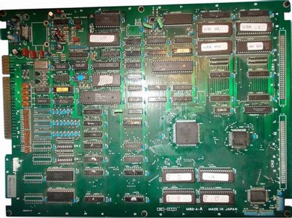 게임 기판의 예. 이런 기판을 사와봐야 당장 할 수 있는 건 아무 것도 없을 것이다.