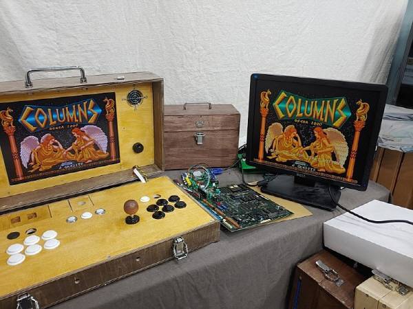 이렇게 컨버터를 사용하면 게임기판을 LCD 화면으로 출력시킬 수 있다