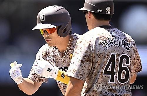 안타 치고 세리머니 하는 김하성 [USA TODAY=연합뉴스]