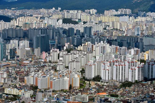 서울 재건축아파트의 매매변동률이 2년여 만에 최대를 기록했다. 사진은 서울시내 한 아파트 밀집 지역. /사진=뉴시스