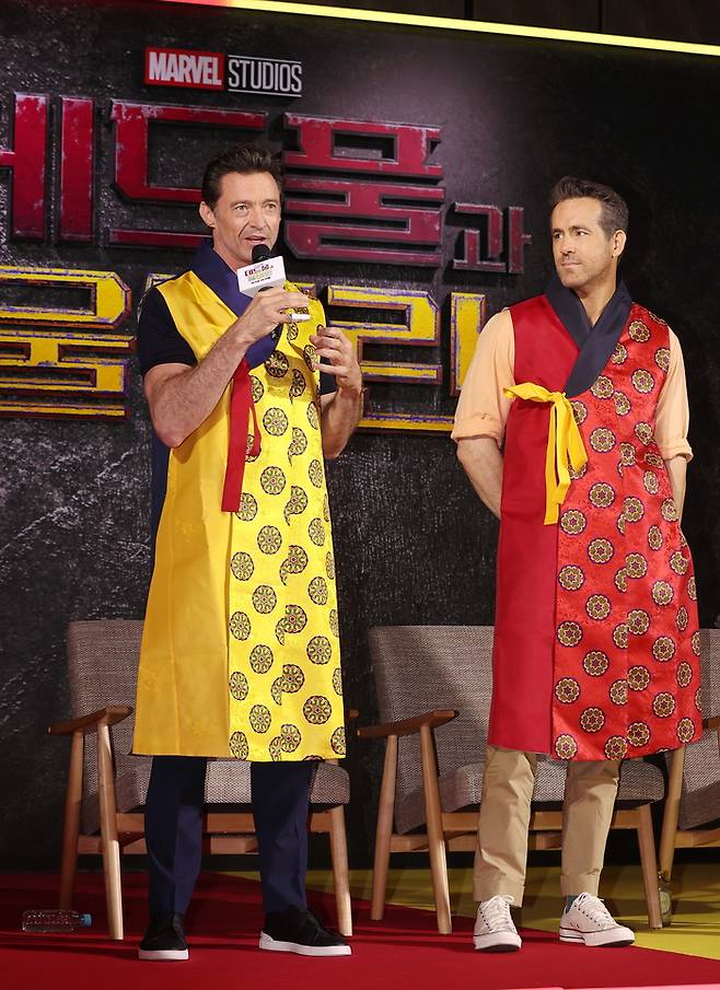 한복 입은 휴 잭맨과 라이언 레이놀즈, 사진제공|연합뉴스