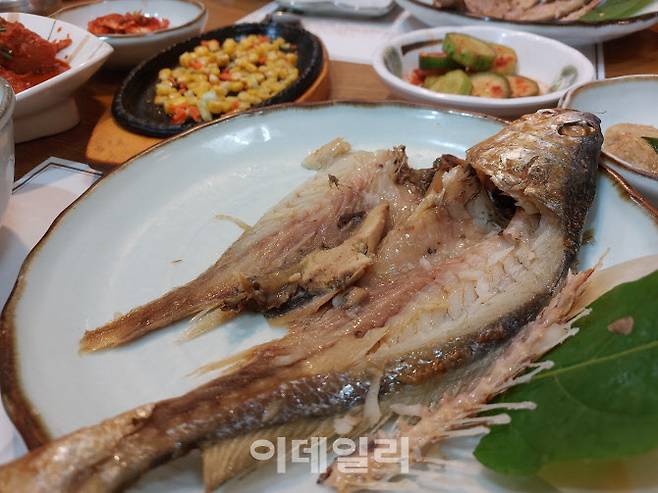 굴비 역시 염장의 맛이다.