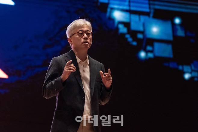 9일 서울 강남구 코엑스에서 열린 ‘삼성 파운드리 포럼 2024’에서 최시영 삼성전자 파운드리사업부장 사장이 기조연설을 하고 있다. (사진=삼성전자)