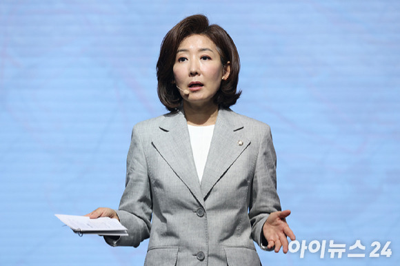 나경원 국민의힘 당대표 후보가 지난 2일 서울 강서구 ASSA 아트홀에서 열린 '체인지 5분 비전발표회'에서 발언을 하고 있다. [사진=곽영래 기자]