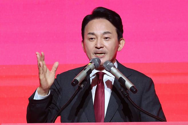 국민의힘 원희룡 대표 후보가 어제(8일) 오후 광주 김대중컨벤션센터에서 열린 제4차 전당대회 광주·전북·전남·제주 합동연설회에서 정견발표를 하고 있다 / 사진 = 연합스