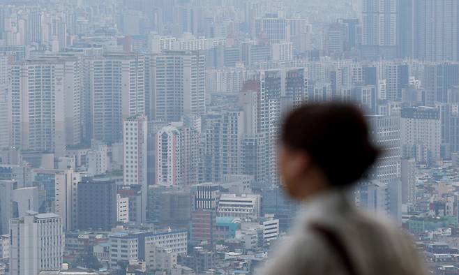 서울 중구 남산에서 바라본 아파트 단지. 뉴시스