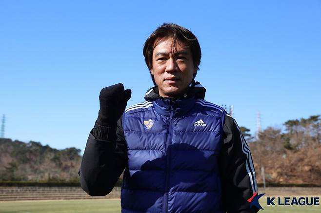 ▲ K리그1 울산 HD는 "홍명보 감독이 국가대표팀으로 간다. 우리 구단이 보내주는 것이다. 우리 구단이 리그를 가볍게 보거나 구단의 목표와 팬의 염원을 가볍게 생각해서가 아니다. 우리 구단의 자부심과 자신감이 있기 때문"이라고 홍명보 감독과 작별을 공식화 했다. ⓒ 한국프로축구연맹