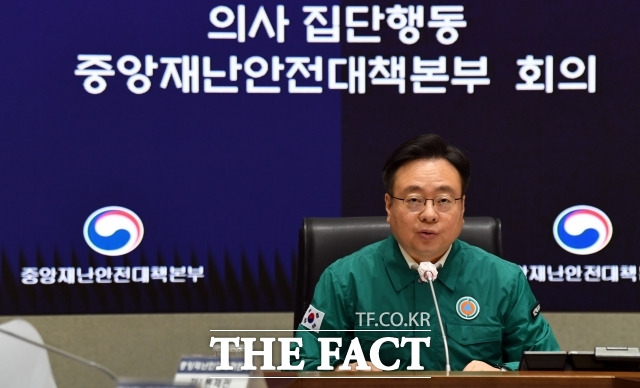 조규홍 복지부 장관은 "수련병원이 정부의 사직서 수리금지명령에 반해서 사직서를 소급해 수리할 수는 없다"고 말했다. /임영무 기자