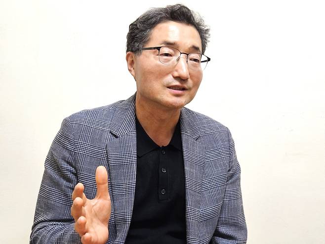 이승헌 한국은행 전 부총재는 인터뷰에서 “원·달러 환율이 당분간 하락할 요인이 별로 없다”며 “미국이 금리를 인하해도 1달러당 1300원대 수준을 유지할 것”이라고 말했다. /김기훈 기자