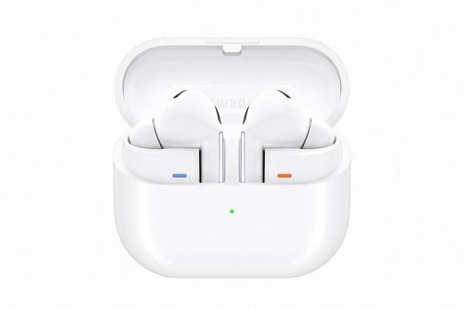 갤럭시 버즈3 프로 화이트ⓒ삼성전자