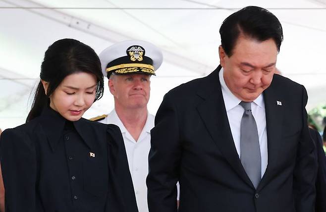 President Yoon Suk-yeol and First Lady Kim Keon-hee pay a silent tribute at the National Memorial Cemetery of the Pacific in Hawaii on July 8. Yonhap News