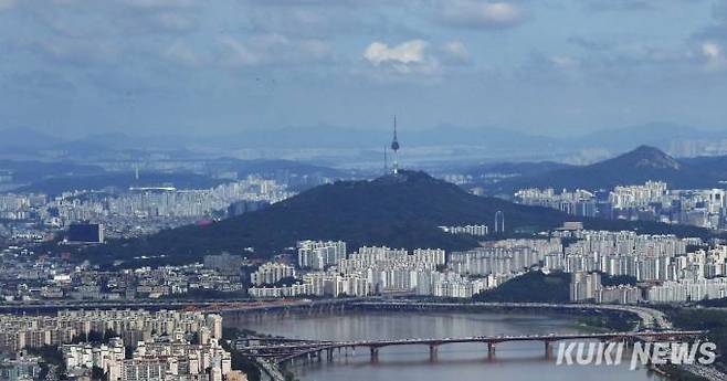 잠실 롯데타워 서울스카이에서 바라 본 남산과 서울시내