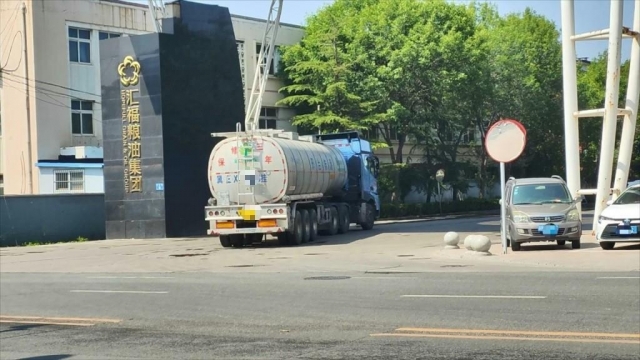 중국 식품회사 후이푸 인근 유조차. 연합뉴스