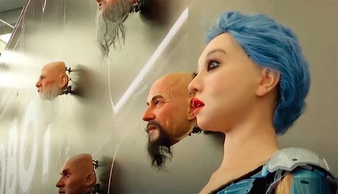 사람 얼굴을 정교하게 표현한 엑스로봇. [유튜브 채널 글로벌 뉴스 캡처]