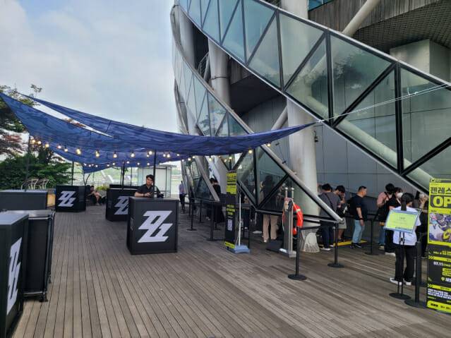 입장을 기다리는 대기열