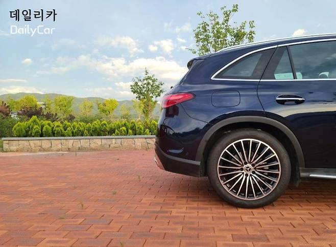 메르세데스-벤츠 GLC 300 4MATIC