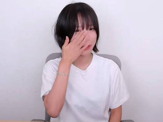 눈물 흘리는 쯔양.    [쯔양 유튜브 캡처]