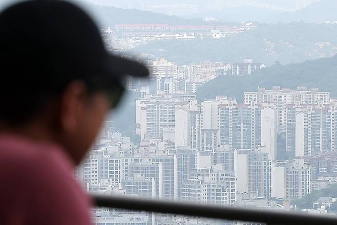 서울 중구 남산에서 바라본 아파트 단지. 사진=뉴스1