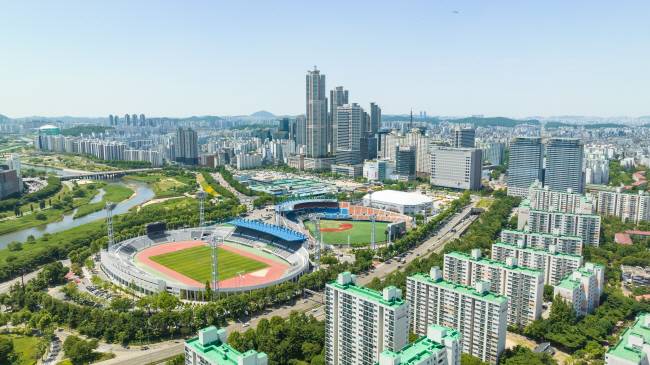 ‘목동 마이스’ 조성 예정지인 목동운동장 일대의 현재 모습. 양천구청 제공