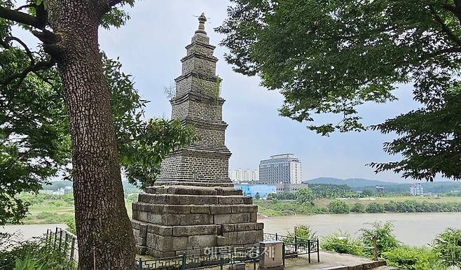 보물로 지정돼 있는 다층전탑