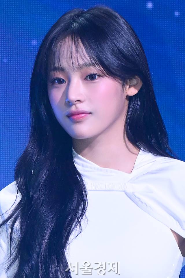 그룹 뉴진스(New Jeans) 민지가 11일 오전 서울 용산구 그랜드 하얏트 서울에서 진행된 ‘2024 한국관광 명예홍보대사 위촉식’에서 포즈를 취하고 있다. 김규빈 기자 2024.07.11