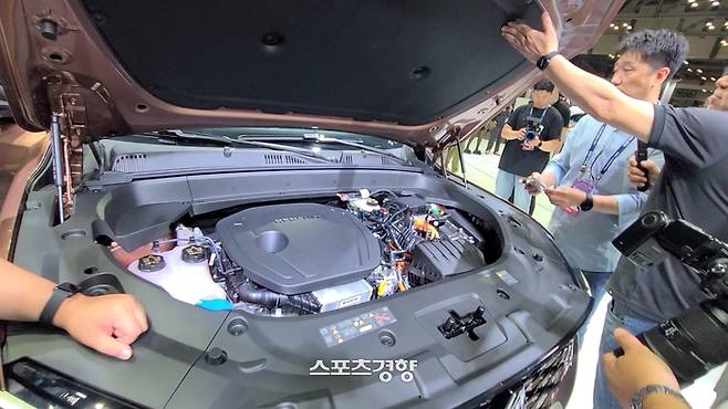 르노 그랑 콜레오스 이테크 하이브리드 엔진룸. 사진 | 손재철기자