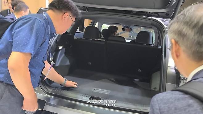 르노코리아 그랑 콜레오스 실내. 2열 시트를 폴딩하면 넓은 공간 구성이 가능하다.. 사진 | 손재철기자