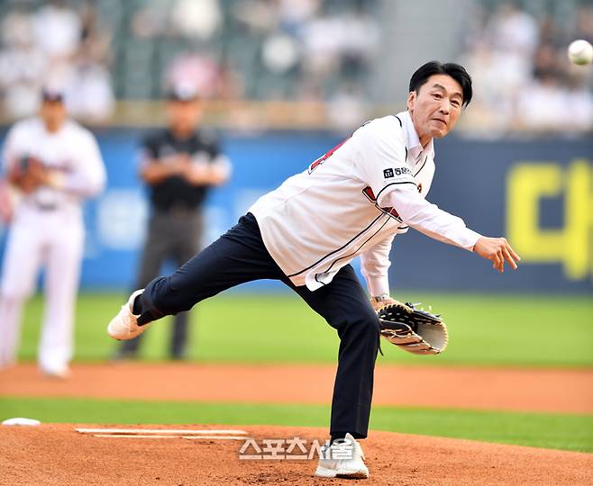 그런데 ‘궤적이 왜 이래?’ 시구하는 110만 유투버 마츠다부장
