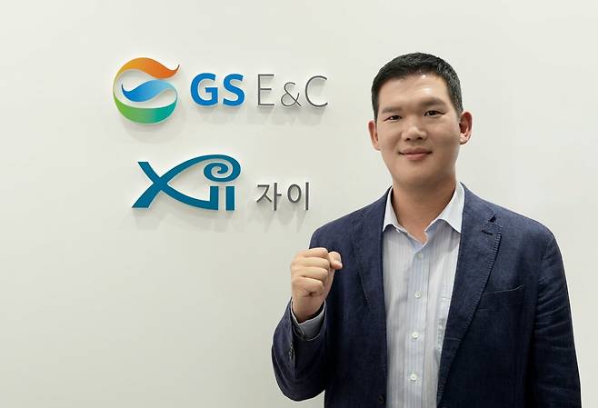 허윤홍 GS건설 대표가 12일 임직원들에게 새로운 비전을 발표하는 모습.  GS건설 제공