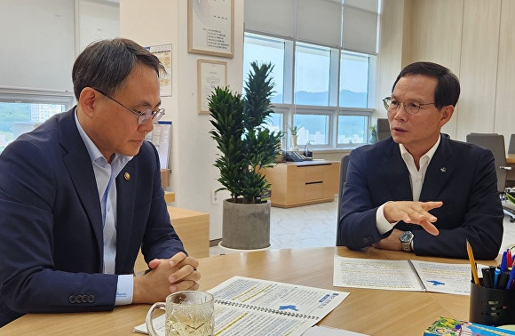 조병옥 음성군수가 12일 행정안전부와 국토교통부, 농림축산식품부를 차례로 방문해 주요 사업을 설명하고, 국비 지원을 요청했다. [사진=음성군]