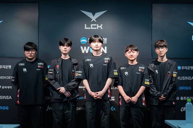 KT 선수단. LCK