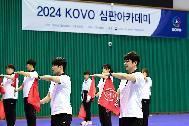 [서울=뉴시스] 2024 KOVO 심판아카데미(사진=한국배구연맹 제공) *재판매 및 DB 금지