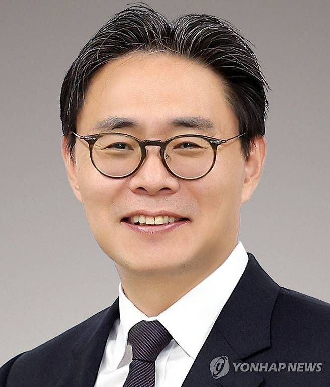 윤석열 대통령, 강민수 국세청장 후보자 지명 (서울=연합뉴스) 홍해인 기자 = 대통령실은 27일 윤석열 대통령이 신임 국세청장 후보자로 강민수 현 서울지방국세청장을 지명했다고 밝혔다. 2024.6.27 [연합뉴스 자료사진] hihong@yna.co.kr