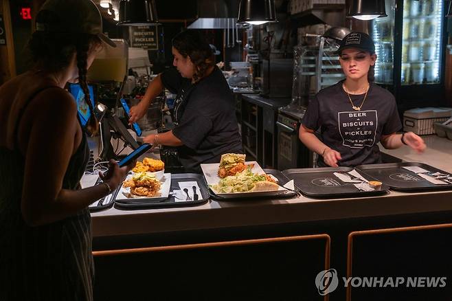 미국 뉴욕 브루클린의 한 푸드코트 [뉴욕 AFP=연합뉴스. 게티이미지 제공. 재판매 및 DB 금지]