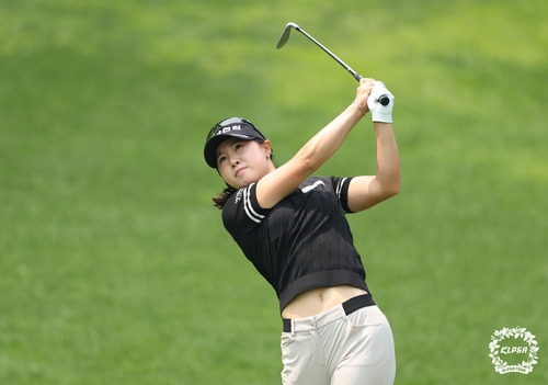 KLPGA 투어 하이원리조트 여자오픈 3라운드 선두로 올라선 고지우. 사진=KLPGA