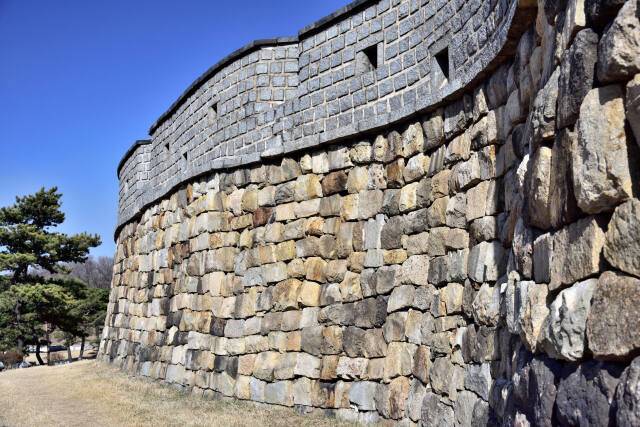 의궤에 체성 위에 미석을 했다고 기록돼 있다. 이강웅 고건축전문가