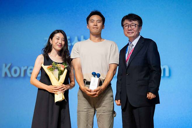 (From left) Producer Ko Yoo-hee, Director Jung Jae-hoon and BIFAN Festival Director Shin Chul pose for a photo during an award ceremony held at Bucheon City Hall on Friday. (BIFAN)