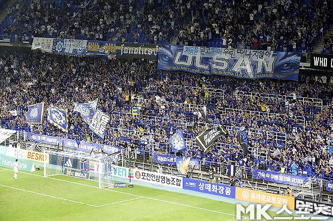 7월 13일 울산문수축구경기장에서 열린 울산 HD FC와 FC 서울의 맞대결엔 2만 1천64명의 관중이 들어찼다. 사진=이근승 기자