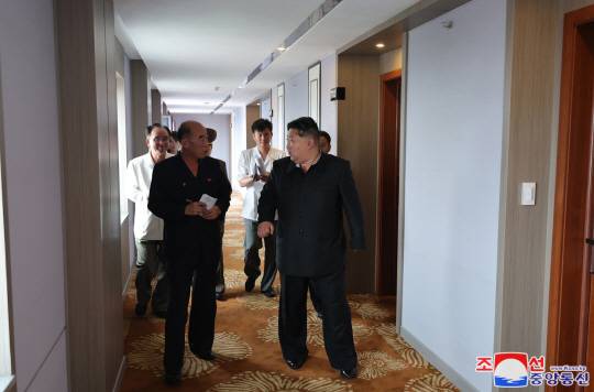 북한 김정은 국무위원장이 7월 11일과 12일에 걸쳐 이틀 동안 삼지연시 건설사업 전반을 현지지도 했다고 조선중앙통신이 14일 보도했다. 연합뉴스