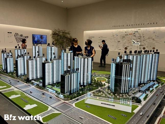 견본주택엔 59㎡A(225가구), 84㎡B(46가구), 84㎡D(206가구) 유니트가 마련됐다. 단지는 도로를 사이에 두고 1블록(101~111동)과 2블록(201~203동)으로 구분된다. /사진=김진수 기자