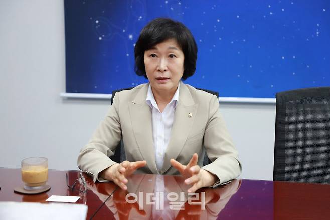 오세희 더불어민주당 의원이 12일 서울 영등포구 국회의원회관에서 이데일리와 인터뷰를 하고 있다. (사진= 오세희 의원실)