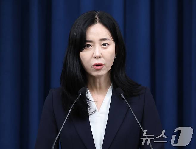 신임 대통령실 대변인에 내정된 정혜전 홍보기획비서관실 선임행정관이 15일 용산 대통령실에서 인사말을 하고 있다. 2024.7.15/뉴스1 ⓒ News1 송원영 기자