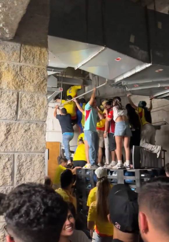 리오넬 메시가 펑펑 눈물을 흘렸지만 아르헨티나가 통산 16번째 코파 아메리카 우승에 성공했다. 아르헨티나는 코파 아메리카 2021, 2022 FIFA 카타르 월드컵부터 코파 아메리카 2024까지 메이저 대회 3연패 대업을 달성했다. 사진=센트럴골스