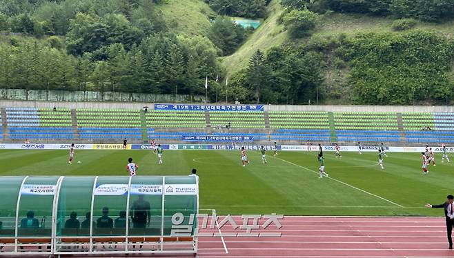 한남대(빨간 상의)와 호원대의 제19회 1·2학년대학축구연맹전 백두대간기 결승 모습. 사진=김희웅 기자