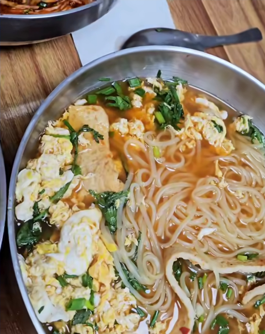 공효진이 경주식 쫄면의 맛에 감탄사를 연발했다.사진=공효진 SNS