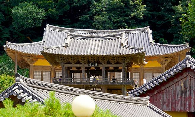 부석사 캥거루 전각, 엄마 무량수전, 아이 안양루