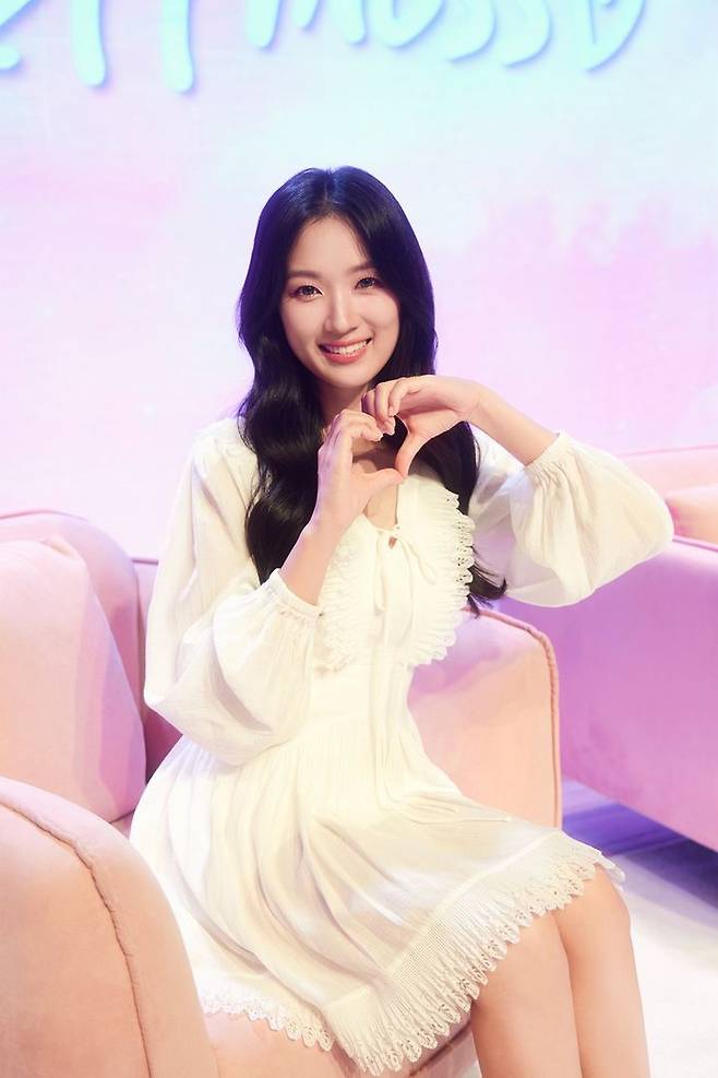 [서울=뉴시스] 배우 김혜윤이 지난 13일 팬미팅을 성료했다. (사진=원더월, 김혜윤 서울 팬미팅 ‘혜피니스(Hye-ppiness)’ 추가 현장 이미지) 2024.07.15. photo@newsis.com  *재판매 및 DB 금지