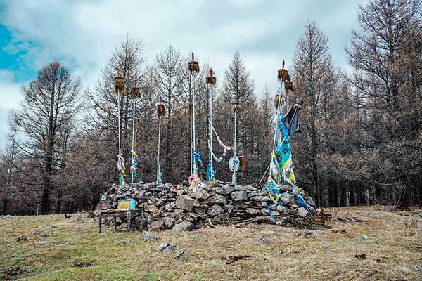 야마트산 정상의 어워. 몽골에서는 우리나라의 서낭당 같은 어워를 심심찮게 찾아볼 수 있다.