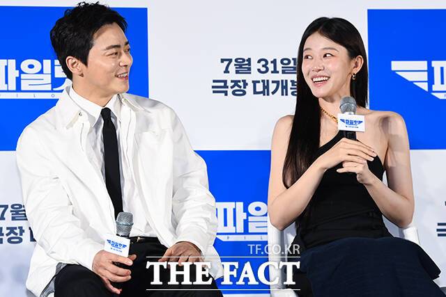 윤슬기 역의 이주명(오른쪽)은 "스크린에 제 얼굴이 나오는 것만으로 너무 벅차고 설렌다"고 스크린 데뷔 소감을 전했다. /서예원 기자